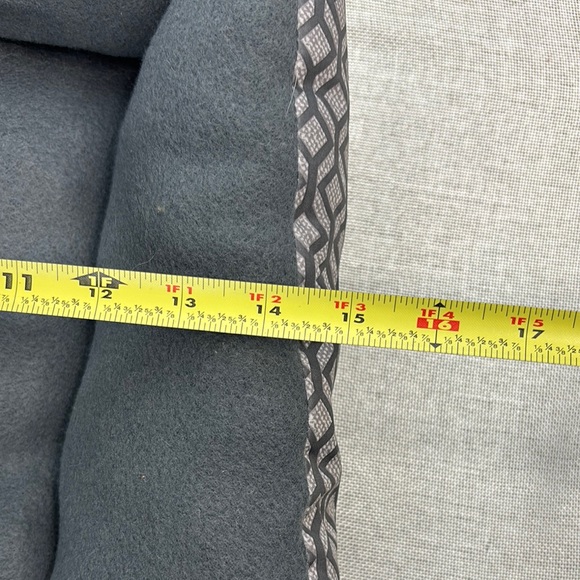Stylish Gray Pet Small Bed with Geometric Design - Picture 13 of 13